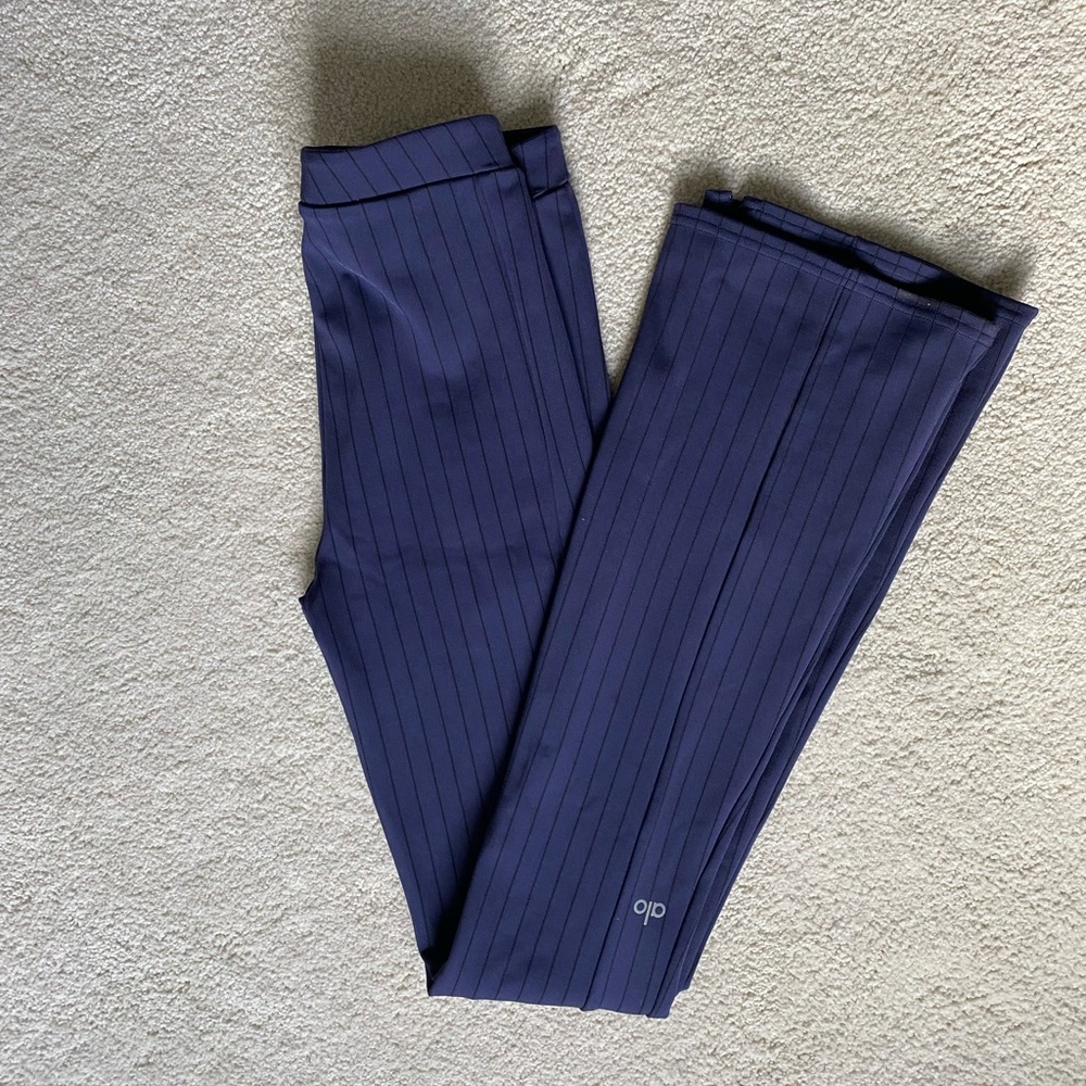NWOT Alo Yoga high waist pinstripe zip it legging in navy blue size small